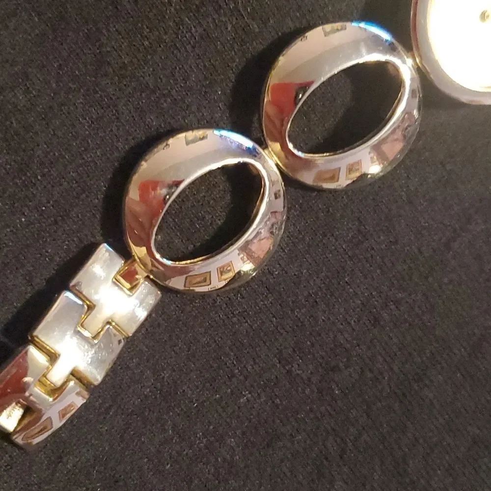 CHARTER CLUB Gold Tone Large‎ Circle Circular Band Ladies Watch Wristwatch